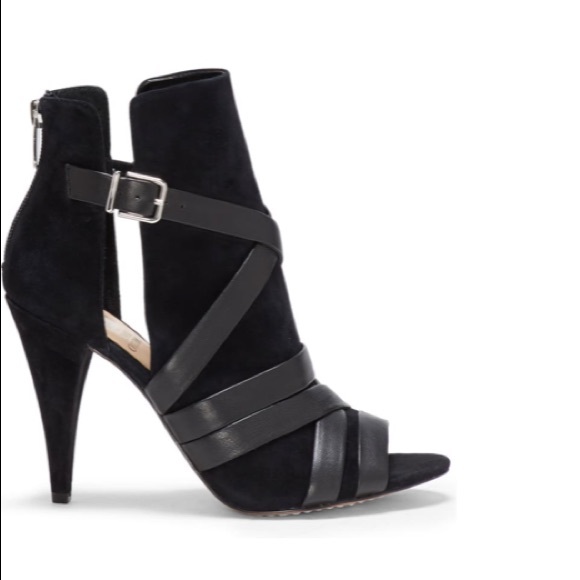 👠Vince Camuto Achika belted peep toe bootie👠 - Picture 4 of 8